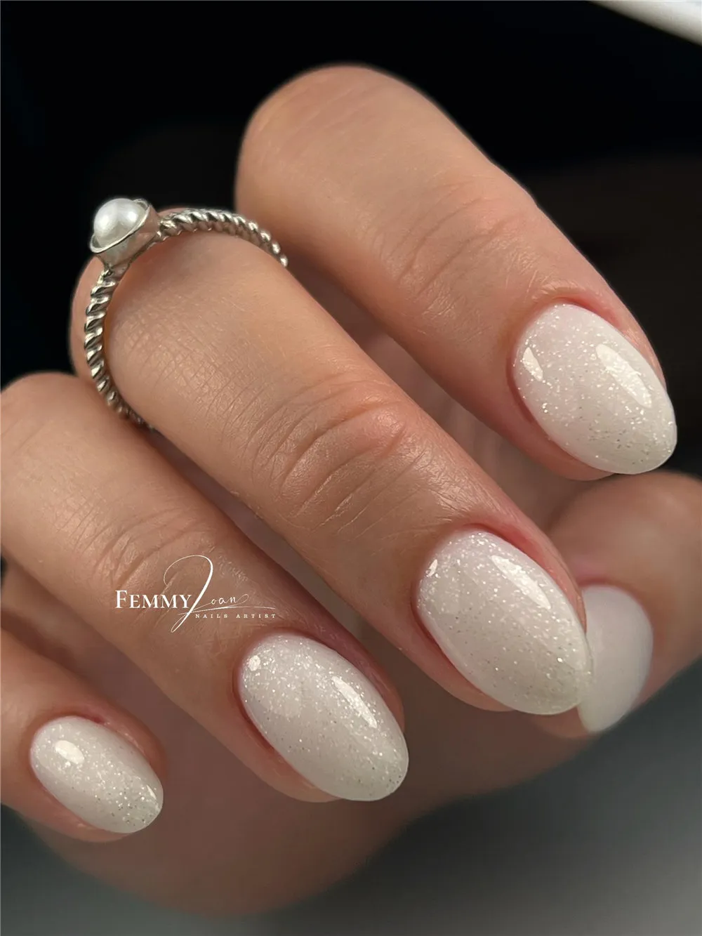 Short sparkly white nails with a glossy summer finish
