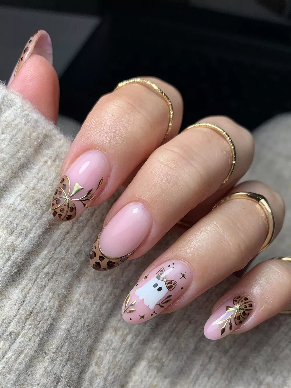 Simple Swirls Gold chrome Nail Designs