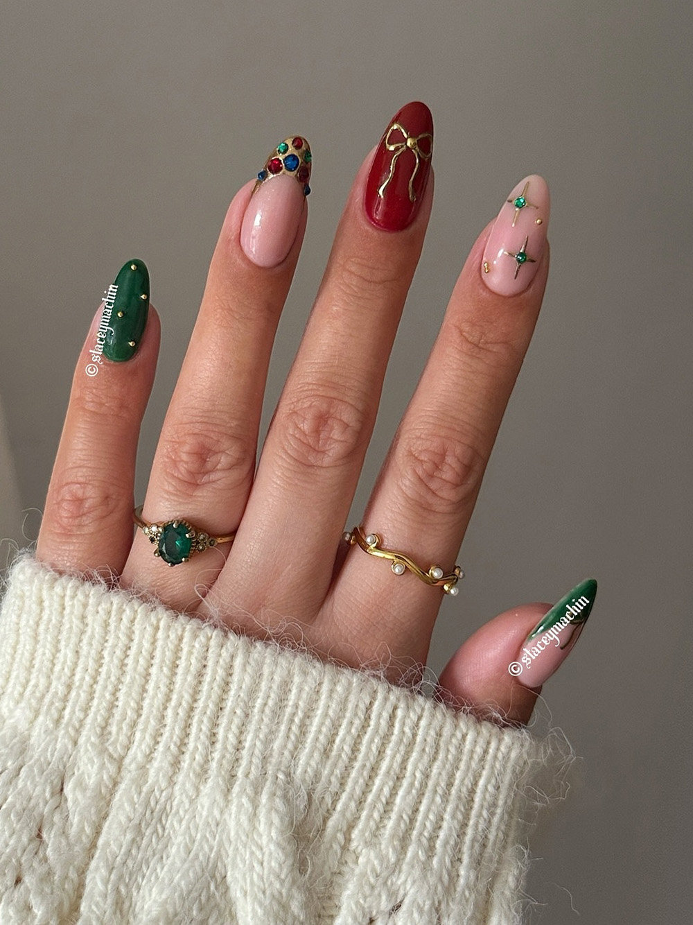 Pretty Christmas Nail Design