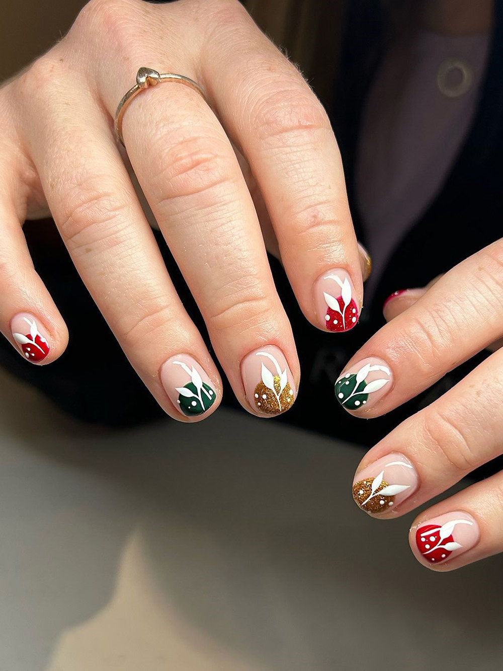 Classic Christmas Nails Design