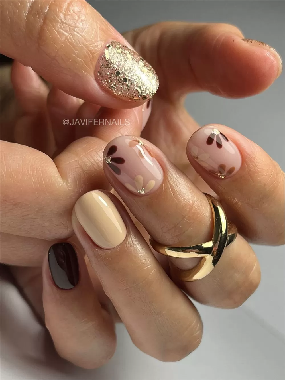 Cute flower and gold foil nails for Fall